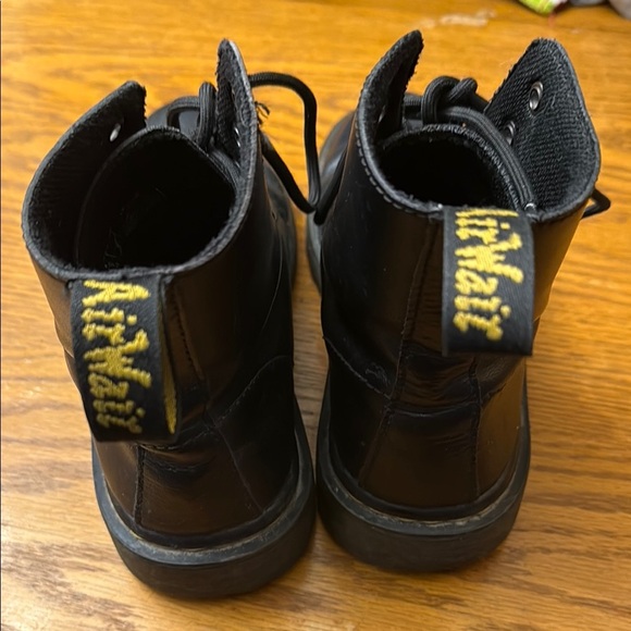 Dr. Martens Black Leather Men's Boots - Picture 6 of 7